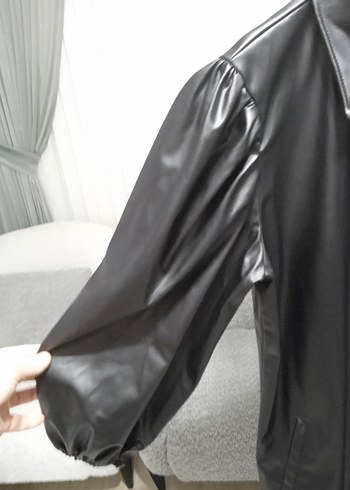 Kemerli, balon Kollu Siyah Deri mini elbise - Görsel 4