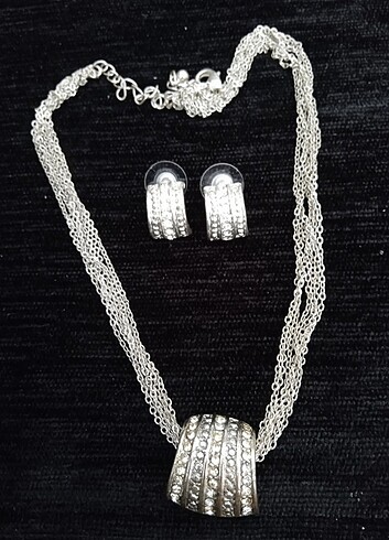 Avon Kolye küpe yüsük set