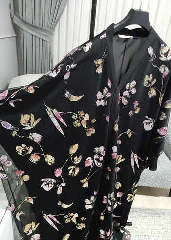 Uzun Siyah Çiçek Desenli Bohem abaya - Görsel 3