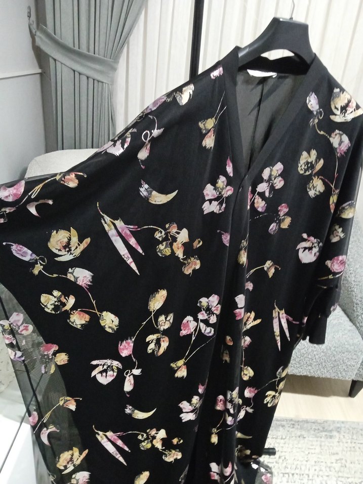 Uzun Siyah Çiçek Desenli Bohem abaya - Görsel 3