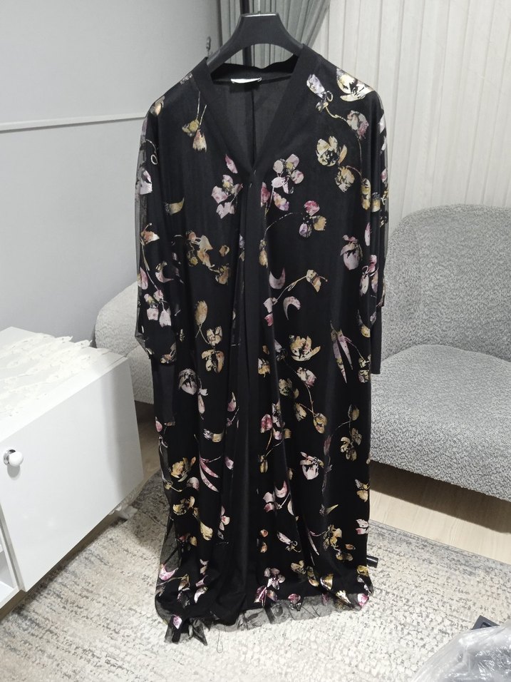Uzun Siyah Çiçek Desenli Bohem abaya - Görsel 2