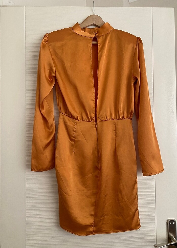 Turuncu Saten Elbise - Görsel 3