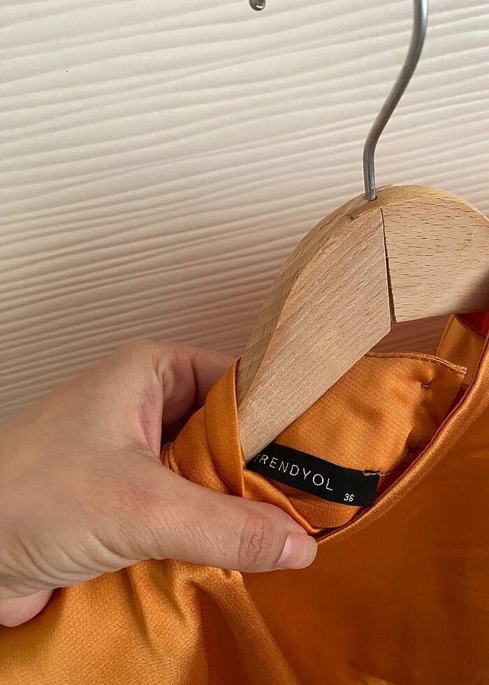 Turuncu Saten Elbise - Görsel 5