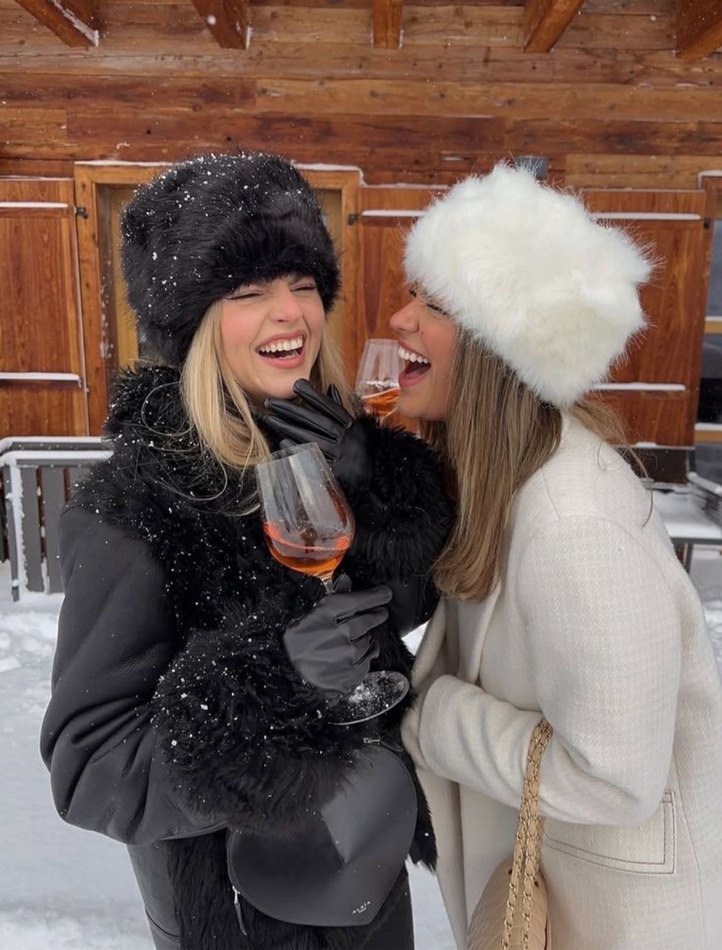 Siyah Kürklü Rus Kadın Karpak Şapka - Görsel 2