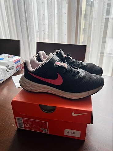 31 no Nike Revolution 5 koşu ayakkabısı