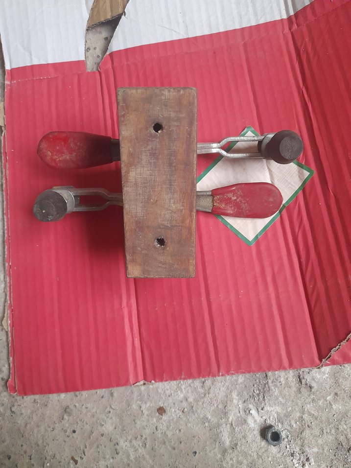 Kırmızı Dikiş Makinesi Kolu - Görsel 3