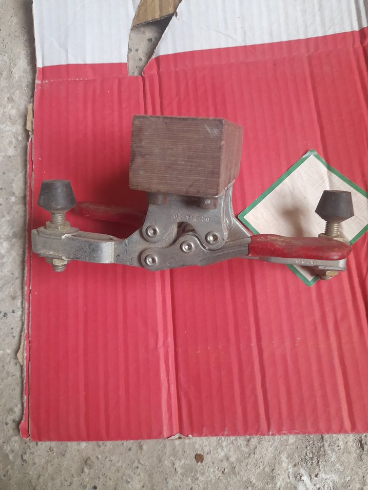 Kırmızı Dikiş Makinesi Kolu - Görsel 4