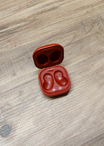 SAMSUNG GALAXY BUDS LİVE SM-R180 KABLOSUZ KULAKLIK SARJ KUTUSU