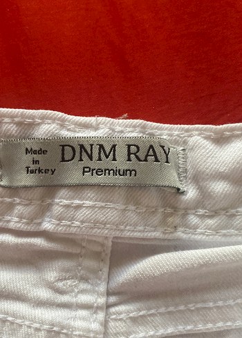 28 Beden Beyaz Mini Denim Şort