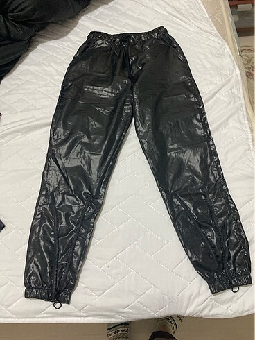 S beden deri görünümlü pantolon