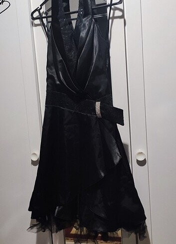 38 Beden siyah Renk Boğazdan bağlamalı elbise 