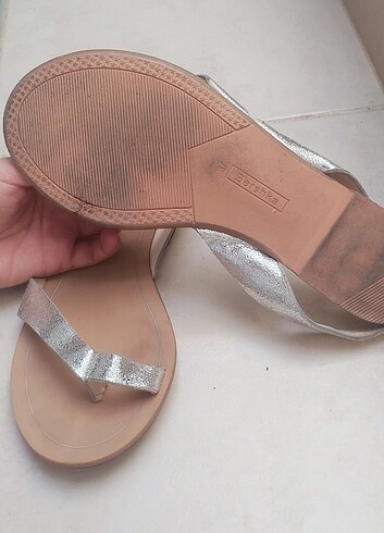 Bershka Bershka gri parmak arası sandalet