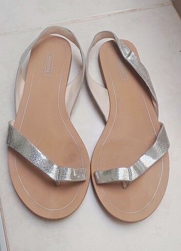 37 Beden gri Renk Bershka gri parmak arası sandalet