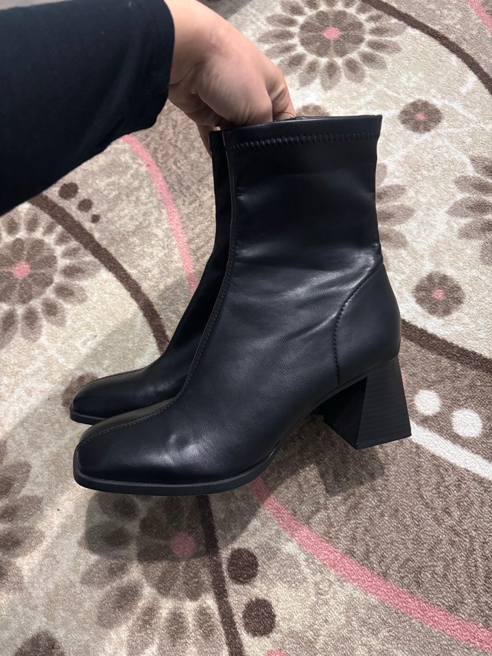 Stradivarius topuklu bot - Görsel 4