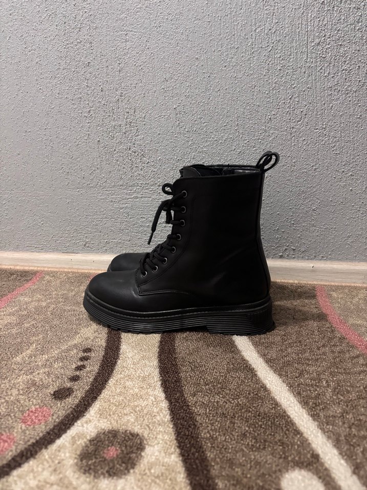 Siyah bot - Görsel 3