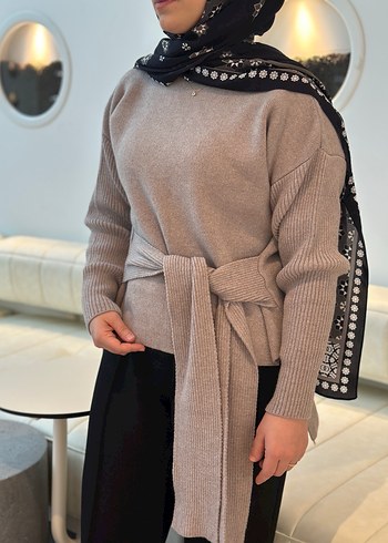 Bel bağcıklı triko kazak - Görsel 3