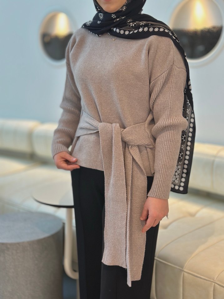 Bel bağcıklı triko kazak - Görsel 2