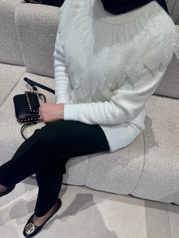 Angora işlemeli tasarım kazak - Görsel 5