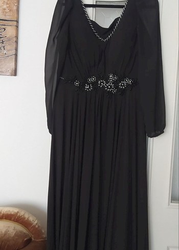 Uzun Siyah Boncuk İşlemeli Gotik Elbise