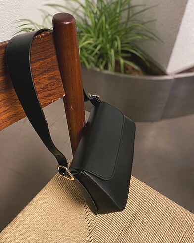 Trend Modern Baget Kemerli Çanta