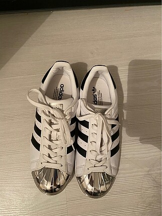 Adidas superstar spor ayakkabı