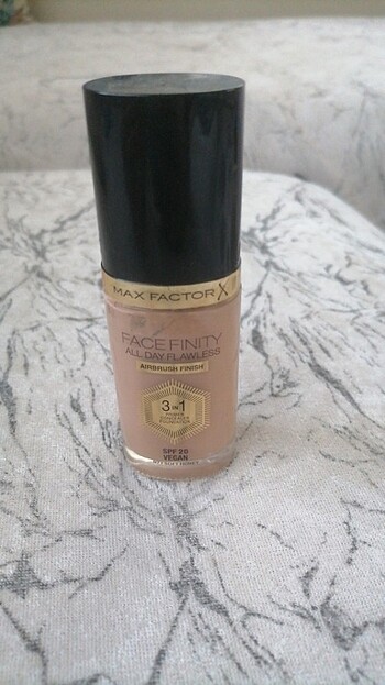 Beden Orjinal maxfactor fondoten barkotu okutun anlasilir