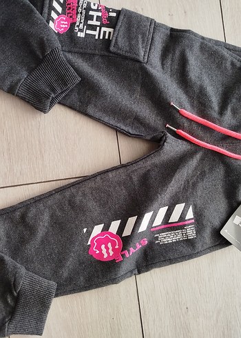 Gri Baskılı eşofman altı - Görsel 2