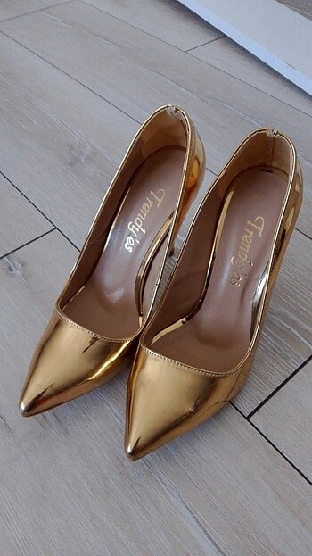 Gold stiletto