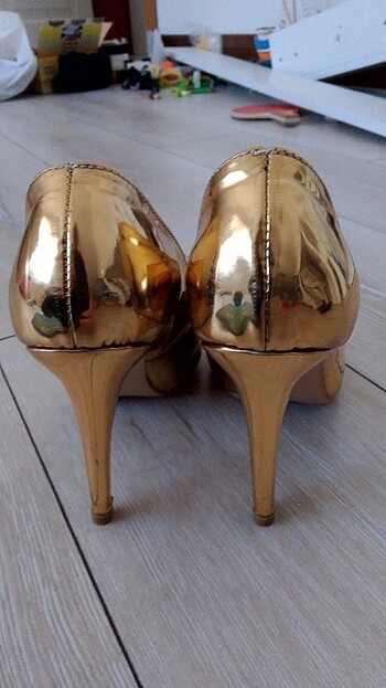 38 Beden Gold stiletto