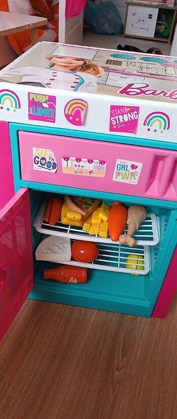  Beden Barbie dolap 