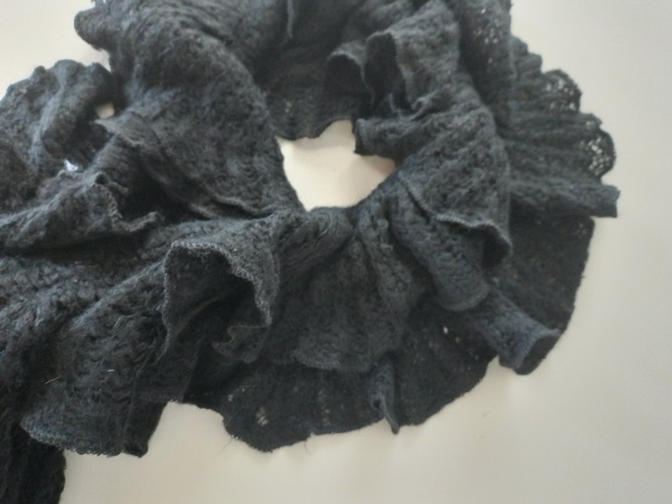 Fırfırlı Siyah triko Gotik Şal - Görsel 5