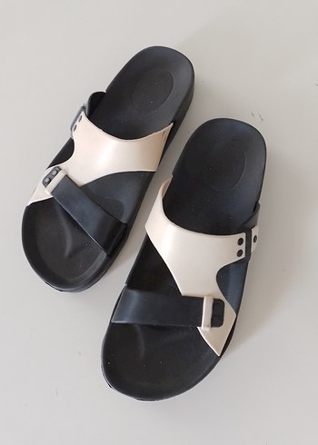 Bej Siyah Tokalı Minimalist Terlik - Görsel 2