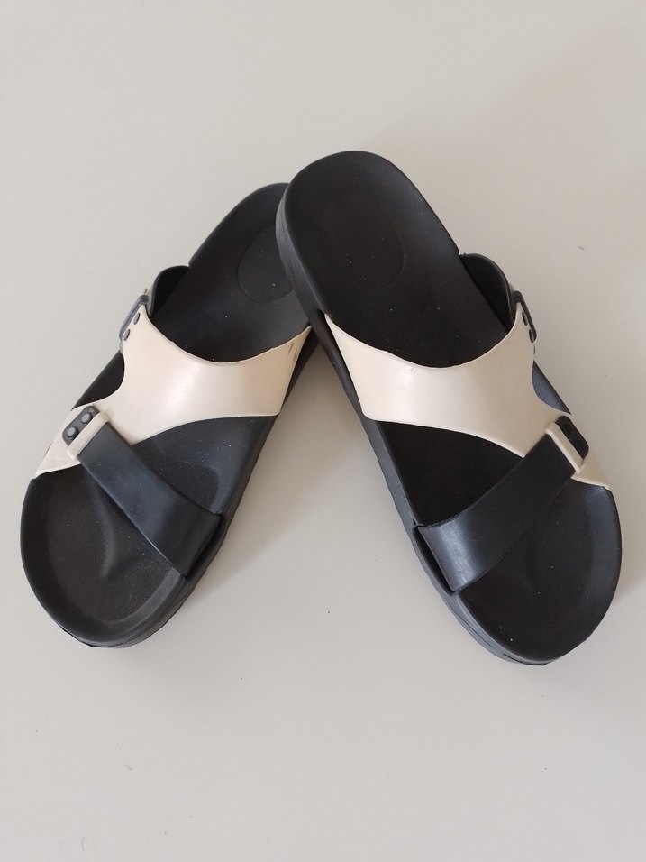 Bej Siyah Tokalı Minimalist Terlik - Görsel 5