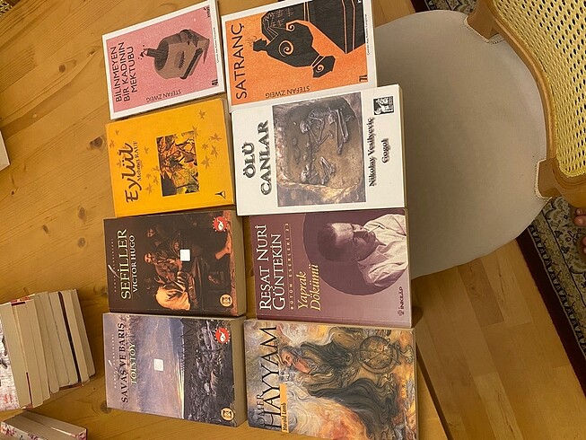 8 kitap birlikte satışta