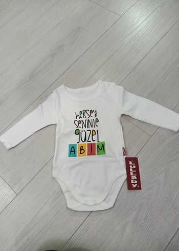 HelloBaby Renkli Harfli Beyaz Bebek Body