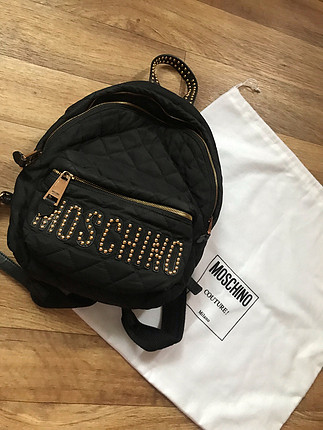 m Beden siyah Renk Moschino orjinal sirt cantasi