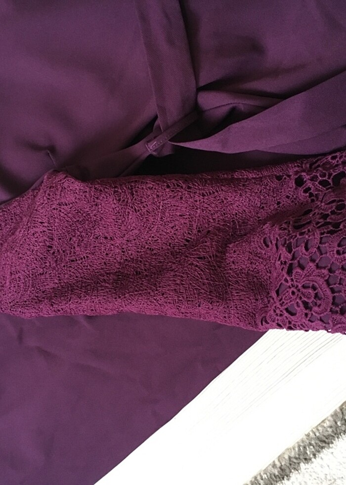 Kolları dantel detaylı krep elbise - Görsel 2