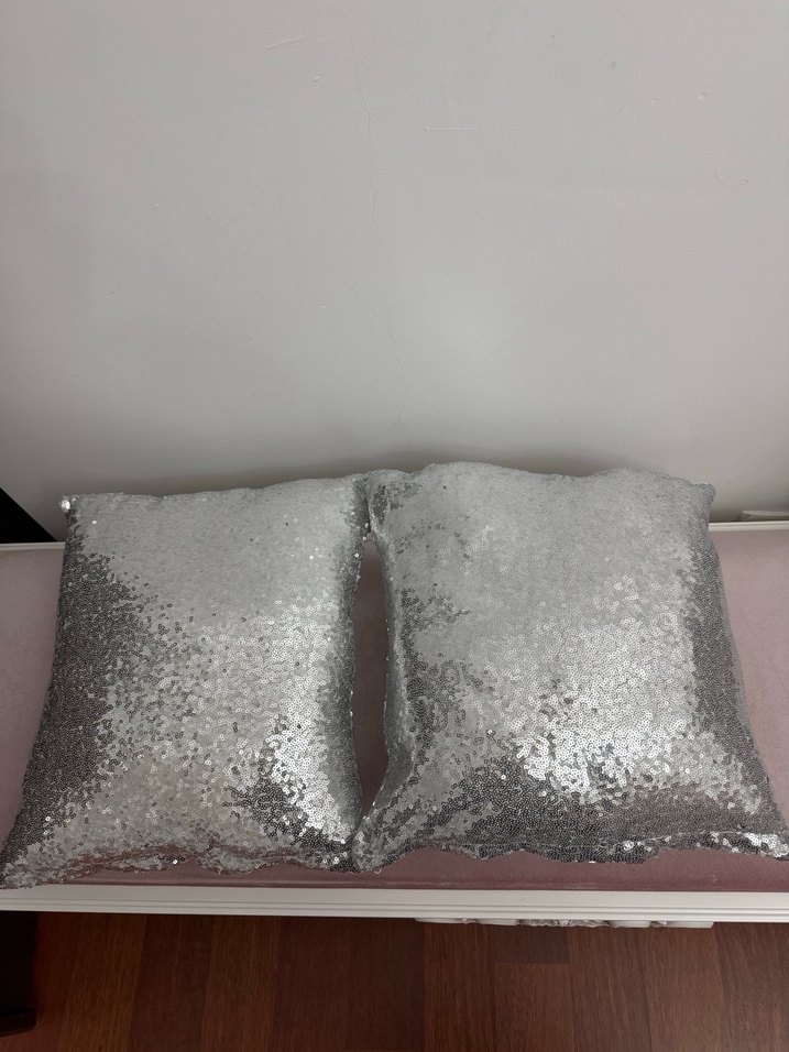 Gri Parlak Pullu Modern Dekoratif Yastık - Görsel 2