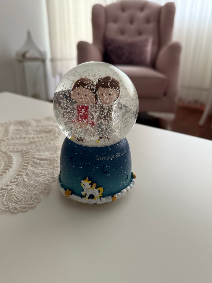 Renkli Mavi Kar Küresi Figürin - Görsel 2