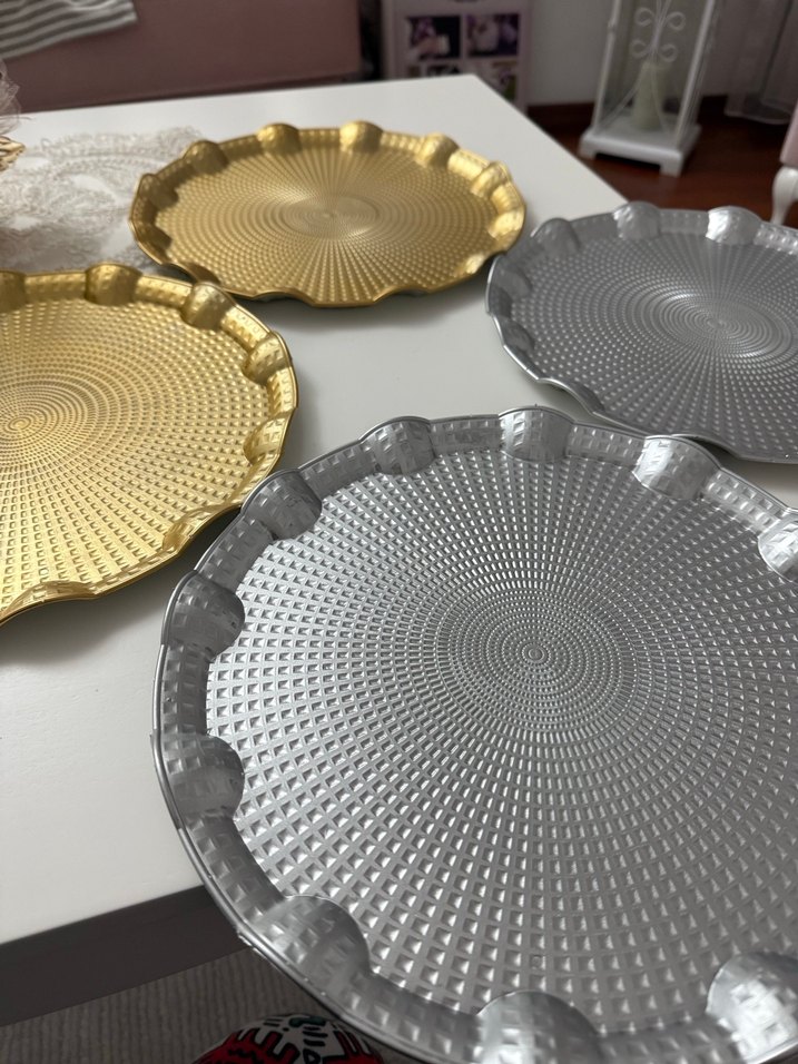 Altın ve Gri Metalik Desenli Tabaklar - Görsel 2