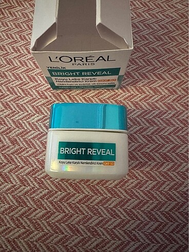 Beden Renk Loreal bright reveal koyu leke karşıtıcı nemlendirici krem