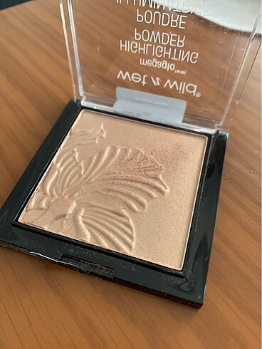  Beden Wet n Wild Megaglo Highlighter Pudra