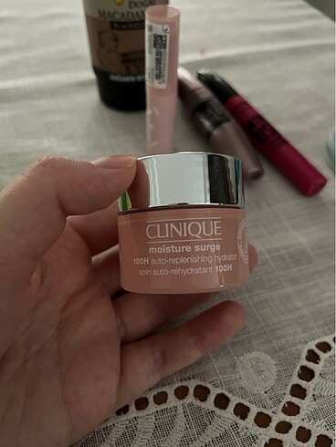 Clinique Moisture Surge 100 saat etkili Nemlendirici Krem