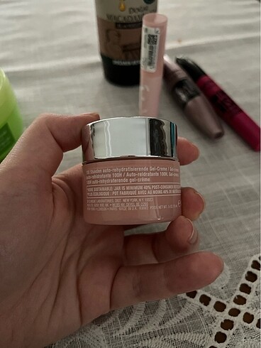 Clinique Clinique Moisture Surge 100 saat etkili Nemlendirici Krem