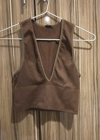 V Yaka Bej Crop Top