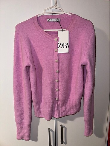 m Beden ZARA SUNİ İNCİ DÜĞMELİ UÇUK PEMBE TRiKO HIRKA,etiketli,hiç giyil