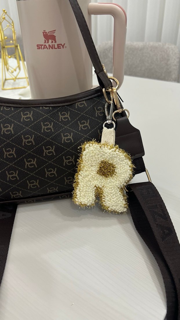 Altın Renk Püsküllü Kadın Anahtarlık ER - Görsel 2