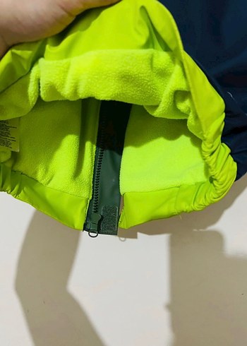 Erkek Çocuk Yeşil Kapüşonlu Yağmurluk - Görsel 7