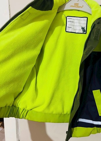 Erkek Çocuk Yeşil Kapüşonlu Yağmurluk - Görsel 4