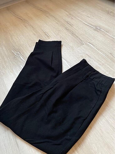 Zara Kumaş paca pileli model pantolon